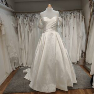 robe de mariée chic en mikado - manches bouffantes amovibles - depot vente Toulouse