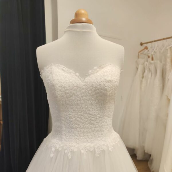 Robe de mariée bustier dentelle -d pot vente Toulouse